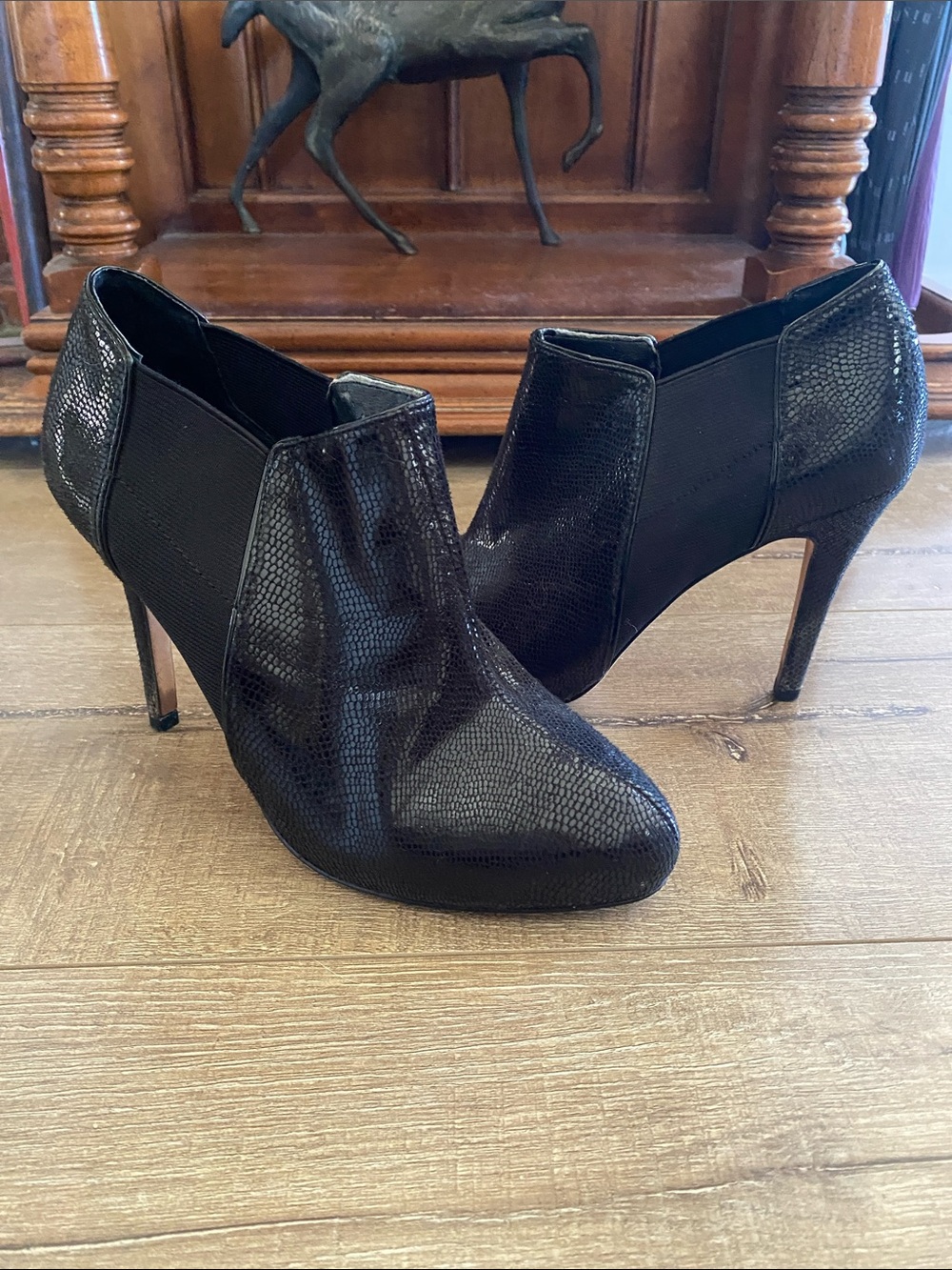 White House Black Market Cannes Heeled Ankle Booties 7M